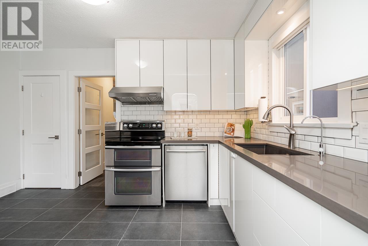Listing Picture 13 of 40 : 948 W 22ND AVENUE, Vancouver / 溫哥華 - 魯藝地產 Yvonne Lu Group - MLS Medallion Club Member