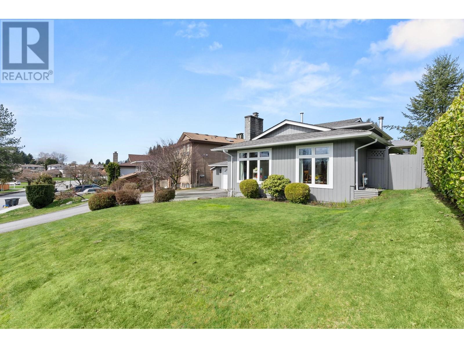 7515 Lawrence Drive, Burnaby, British Columbia  V5A 3L9 - Photo 2 - R2982397