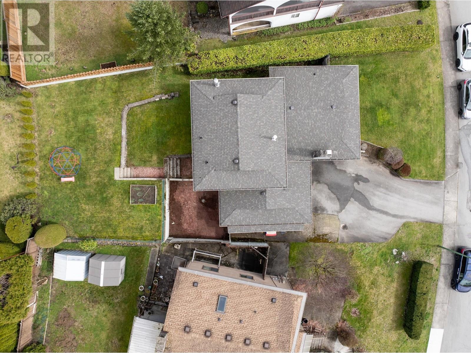 7515 Lawrence Drive, Burnaby, British Columbia  V5A 3L9 - Photo 33 - R2982397