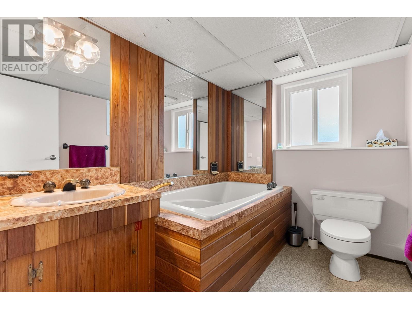 7515 Lawrence Drive, Burnaby, British Columbia  V5A 3L9 - Photo 16 - R2982397