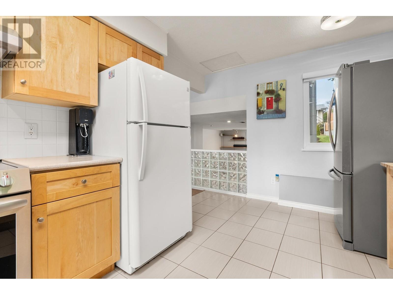 7515 Lawrence Drive, Burnaby, British Columbia  V5A 3L9 - Photo 10 - R2982397