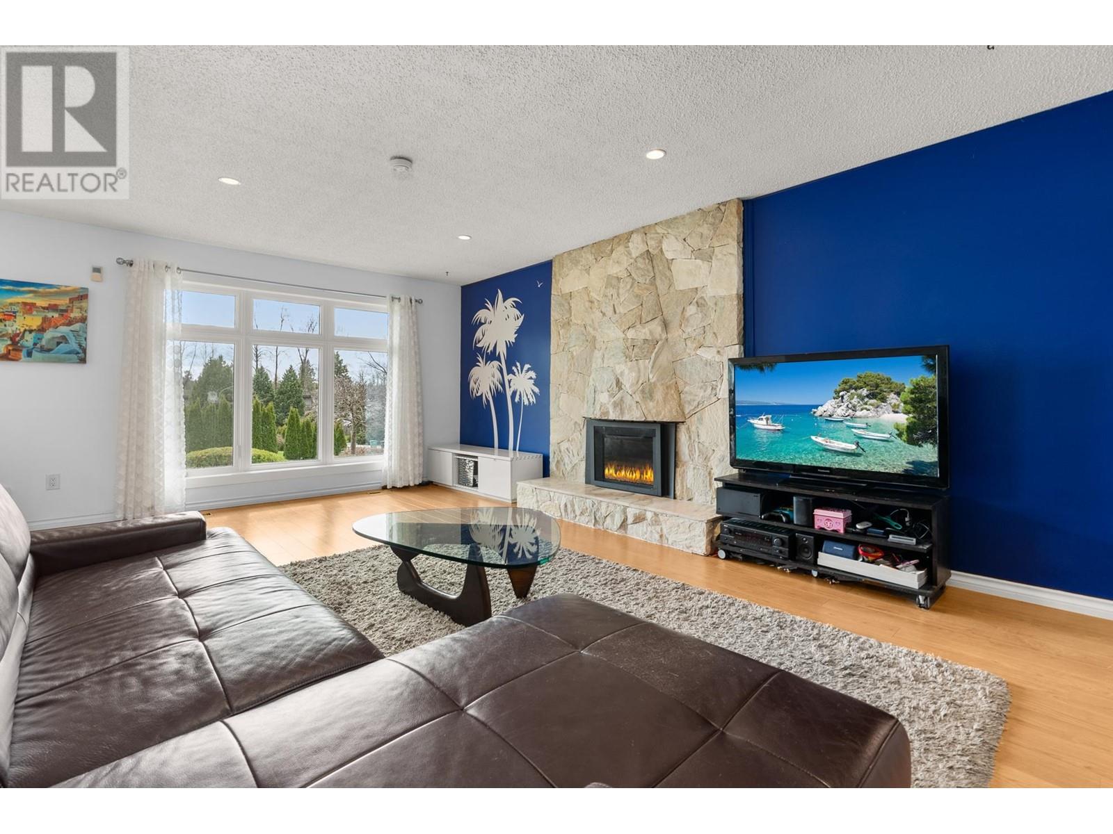 7515 Lawrence Drive, Burnaby, British Columbia  V5A 3L9 - Photo 4 - R2982397