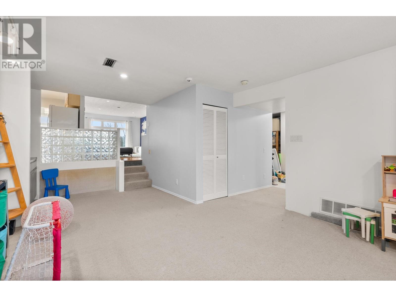 7515 Lawrence Drive, Burnaby, British Columbia  V5A 3L9 - Photo 21 - R2982397