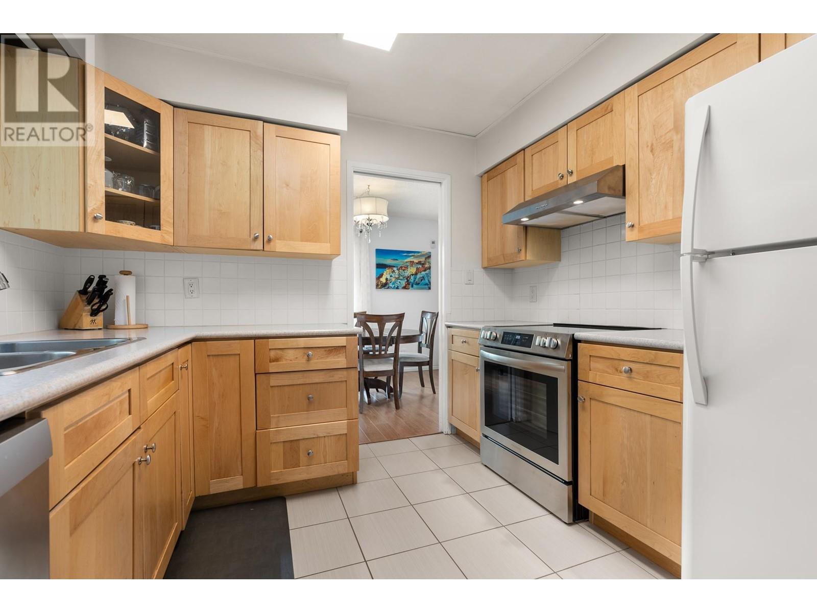 7515 Lawrence Drive, Burnaby, British Columbia  V5A 3L9 - Photo 11 - R2982397