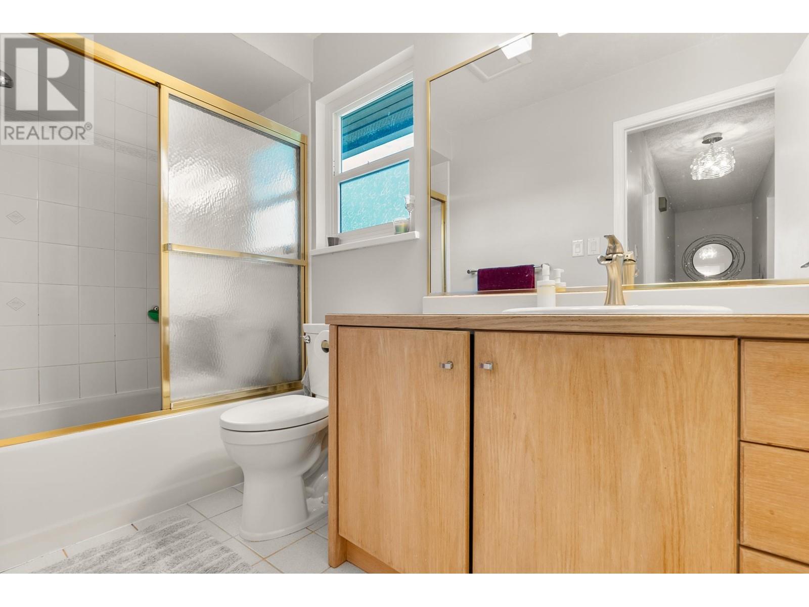 7515 Lawrence Drive, Burnaby, British Columbia  V5A 3L9 - Photo 18 - R2982397