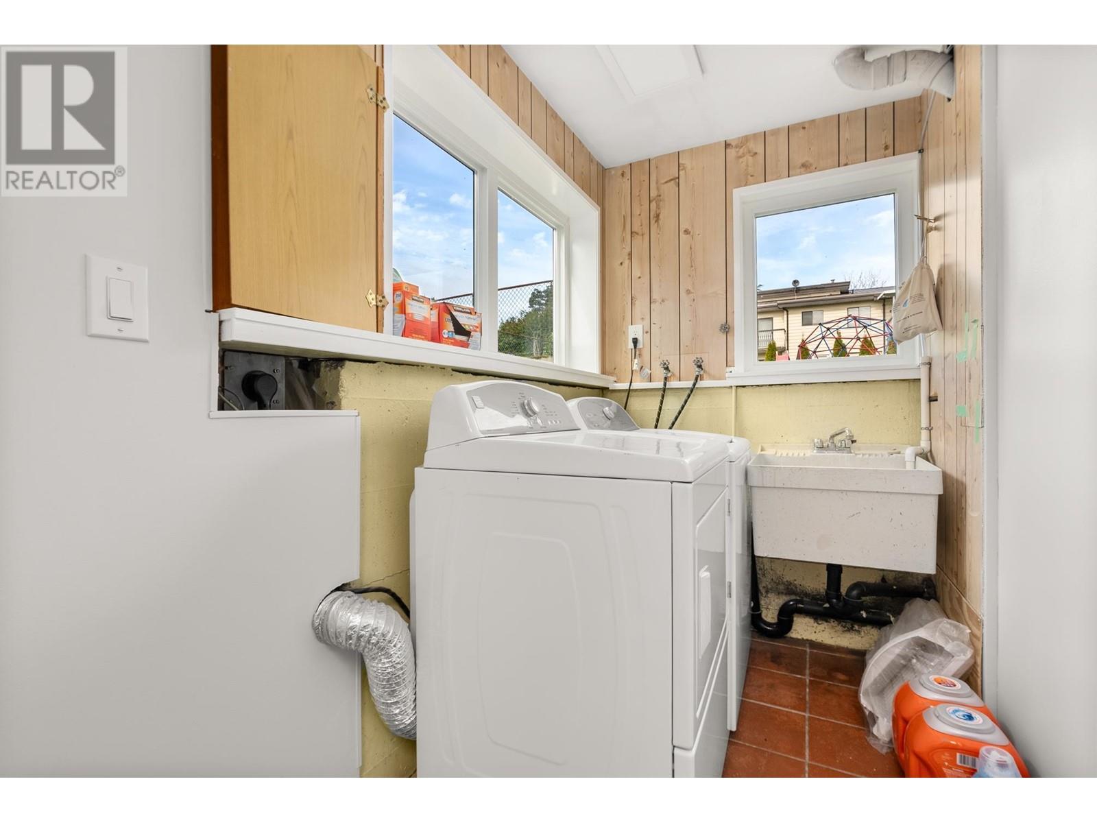 7515 Lawrence Drive, Burnaby, British Columbia  V5A 3L9 - Photo 24 - R2982397