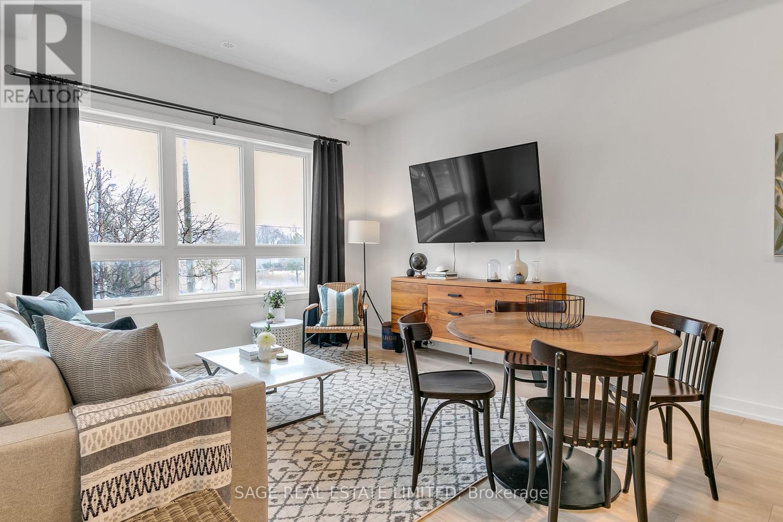 Property at 103 - 3686 ST CLAIR AVENUE E image 3