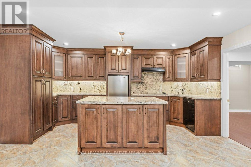 1387 Ferncrest Road, Oakville, Ontario  L6H 7W2 - Photo 28 - W12045450