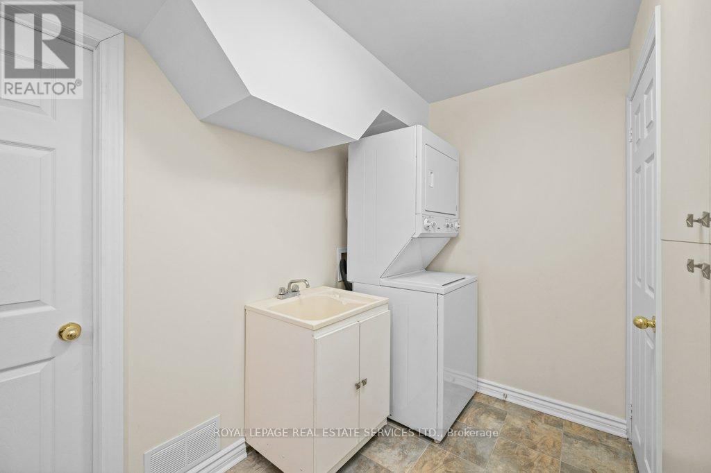 1387 Ferncrest Road, Oakville, Ontario  L6H 7W2 - Photo 32 - W12045450
