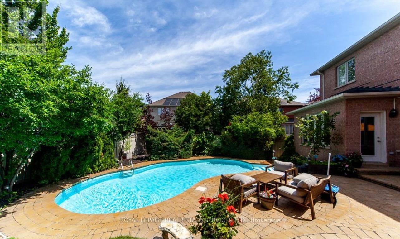 1387 Ferncrest Road, Oakville, Ontario  L6H 7W2 - Photo 38 - W12045450