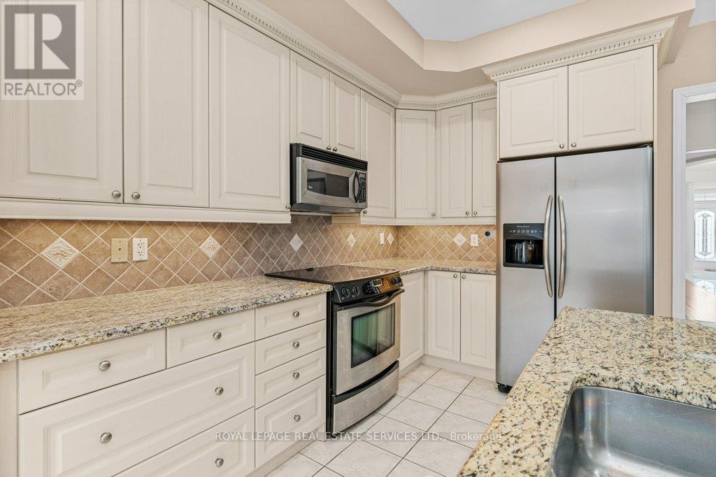 1387 Ferncrest Road, Oakville, Ontario  L6H 7W2 - Photo 8 - W12045450