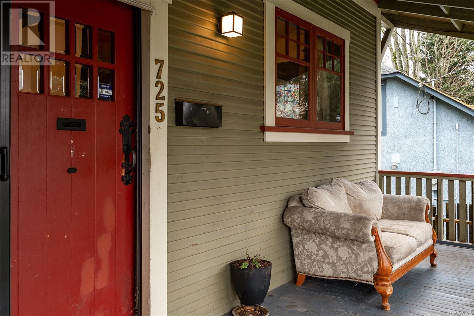 Property at 725 Comox Rd image 3
