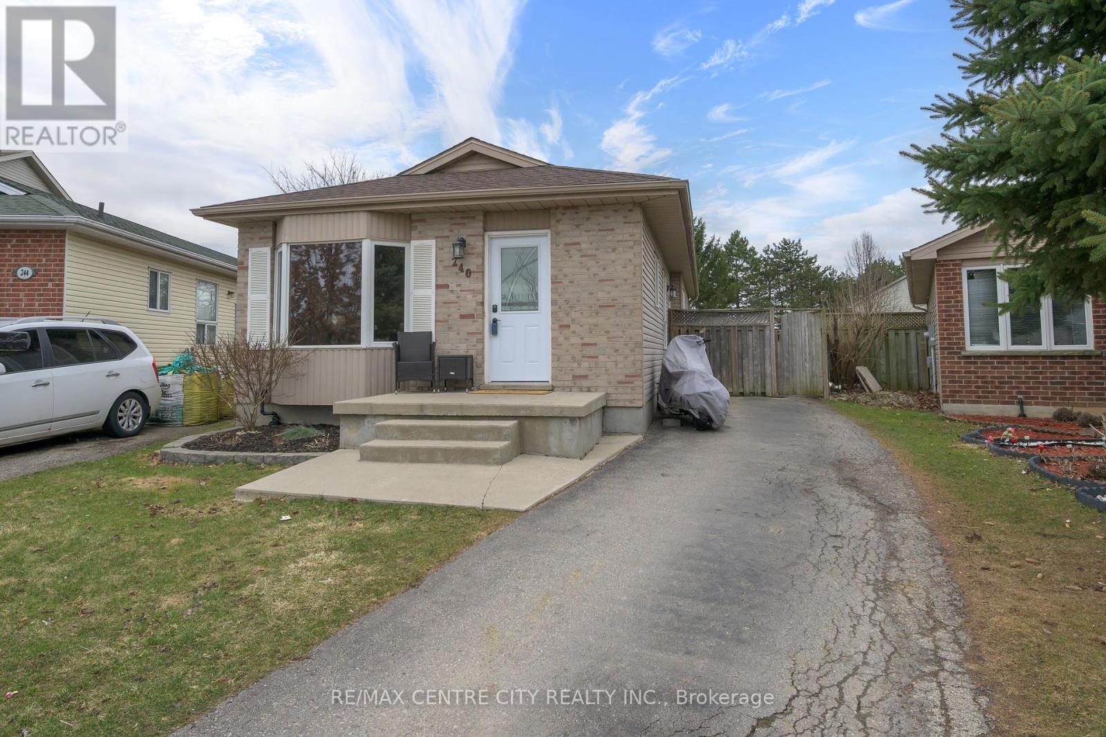 240 Simpson Crescent