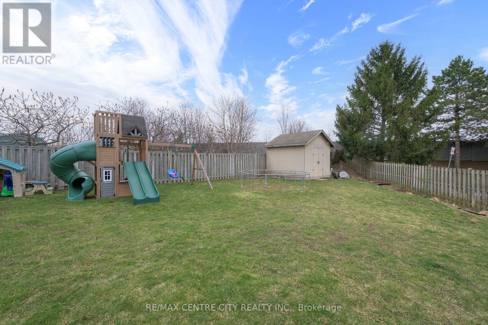 Photo 7 of 35 for 240 Simpson Crescent