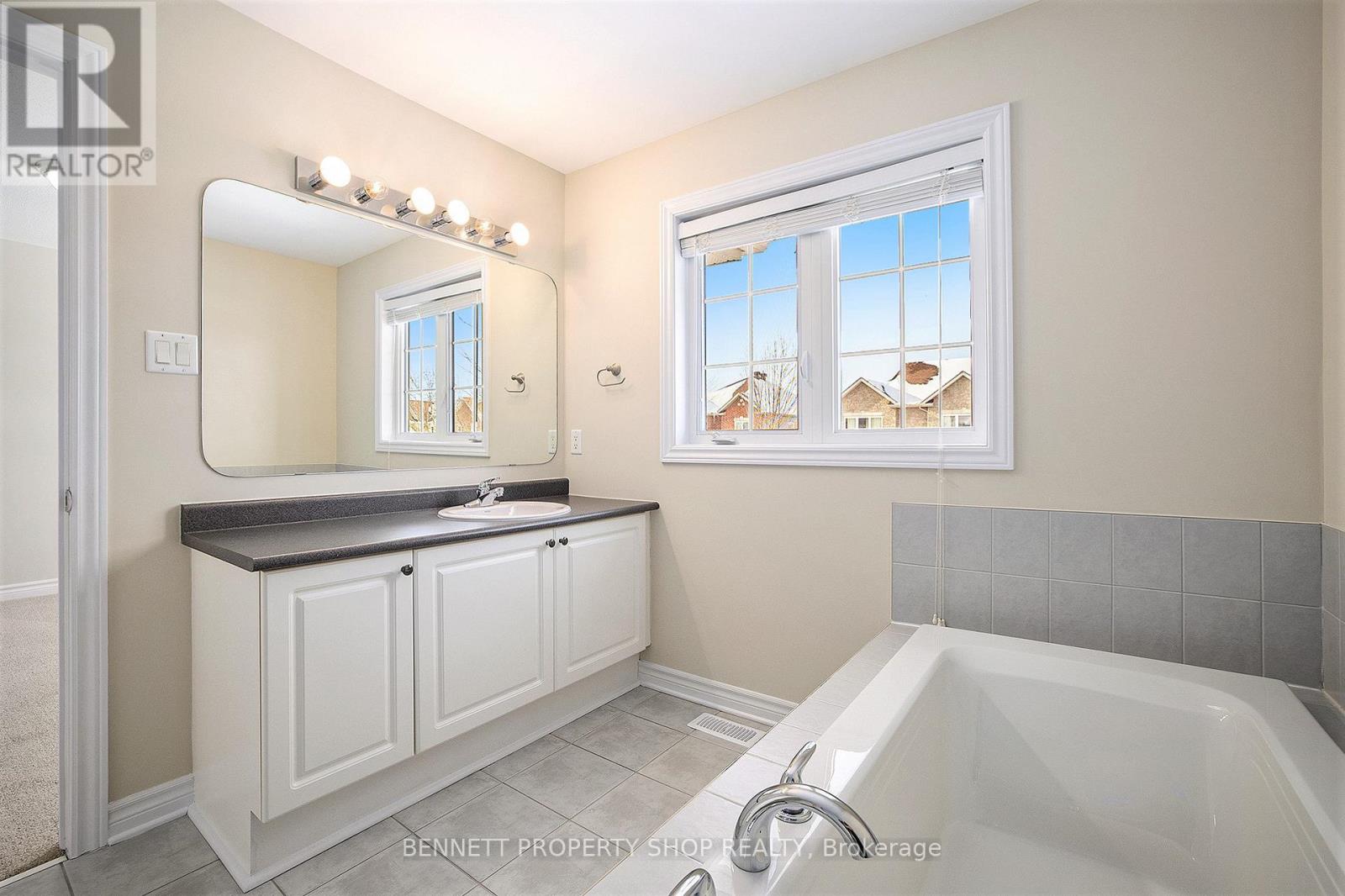 107 Bandelier Way, Ottawa, Ontario  K2S 0C3 - Photo 11 - X12045577