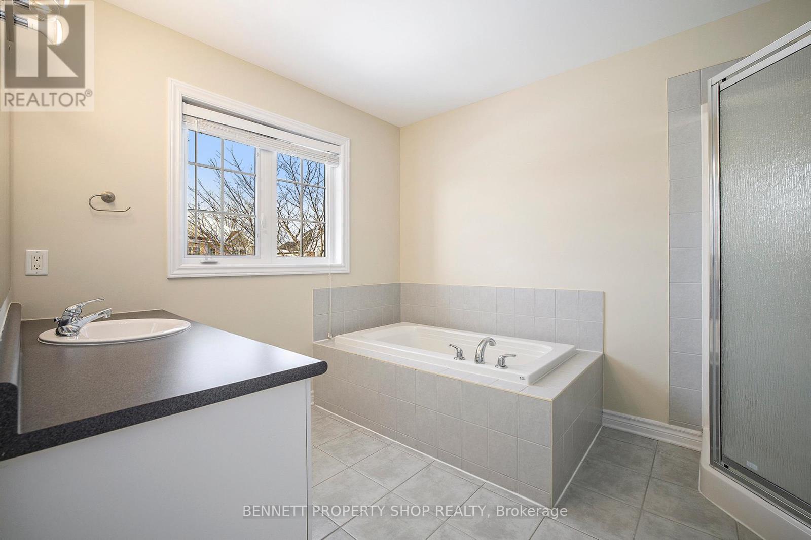 107 Bandelier Way, Ottawa, Ontario  K2S 0C3 - Photo 12 - X12045577