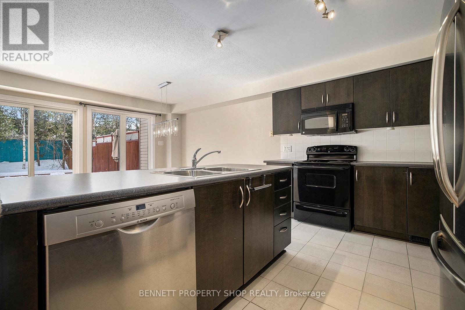 107 Bandelier Way, Ottawa, Ontario  K2S 0C3 - Photo 6 - X12045577