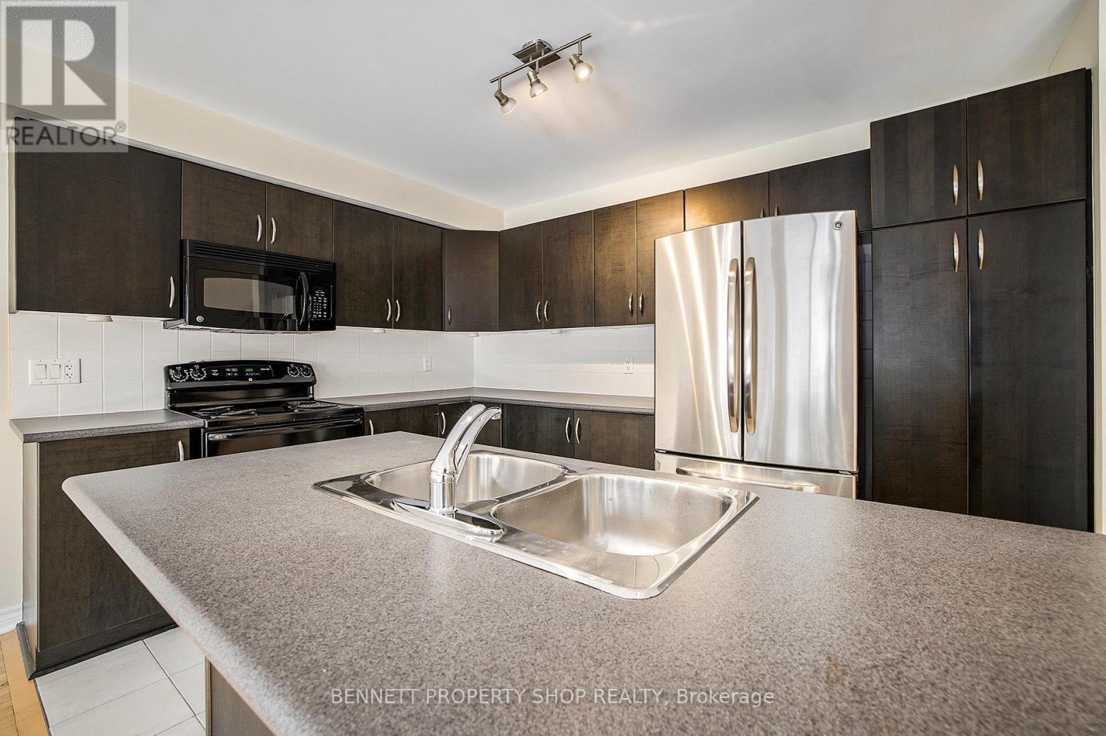 107 Bandelier Way, Ottawa, Ontario  K2S 0C3 - Photo 8 - X12045577