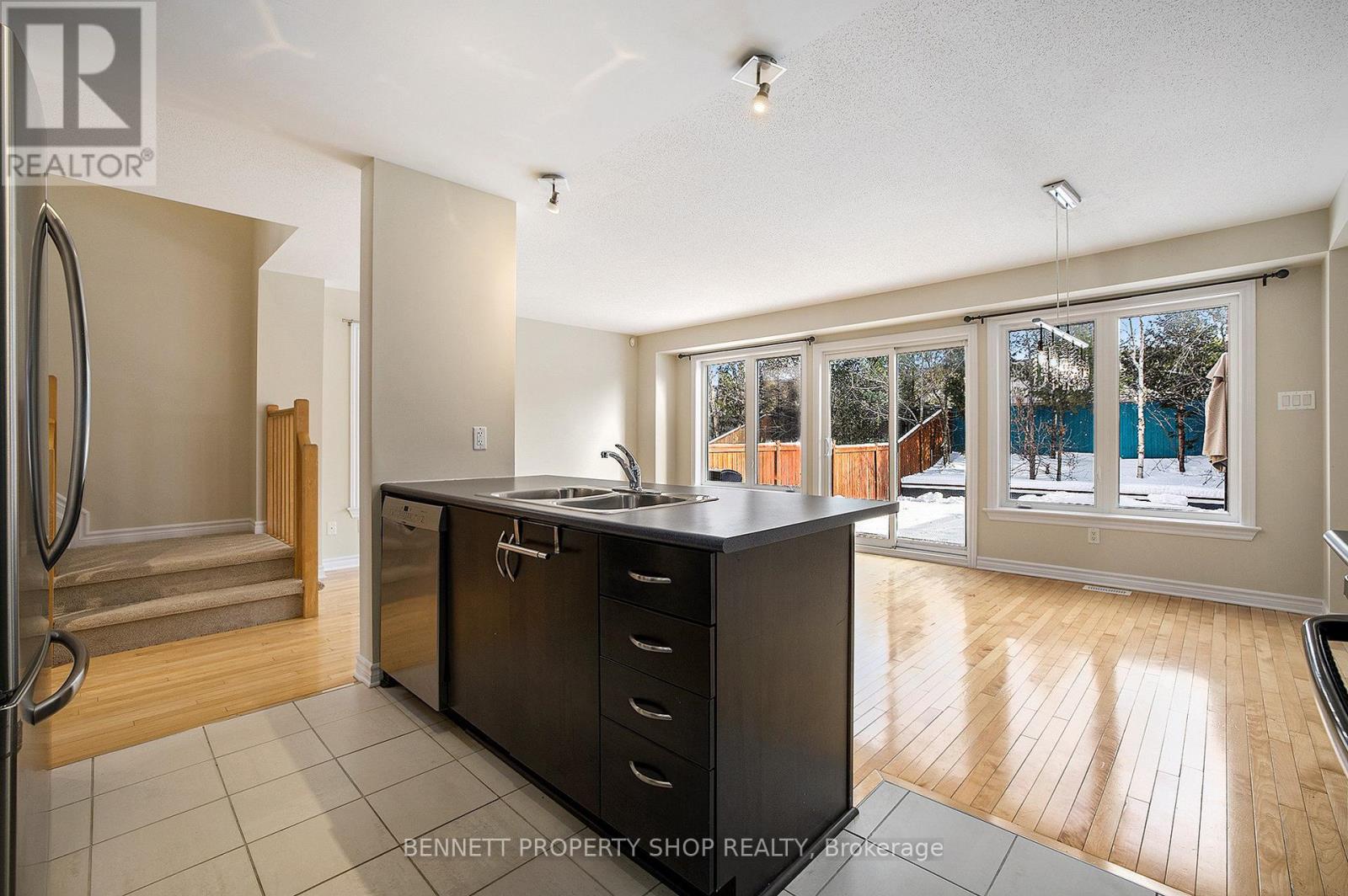 107 Bandelier Way, Ottawa, Ontario  K2S 0C3 - Photo 9 - X12045577