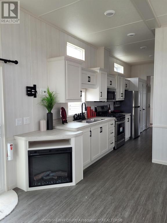 981 County Rd 2 Unit# 510, Lakeshore, Ontario  N8L 1B4 - Photo 2 - 25006875