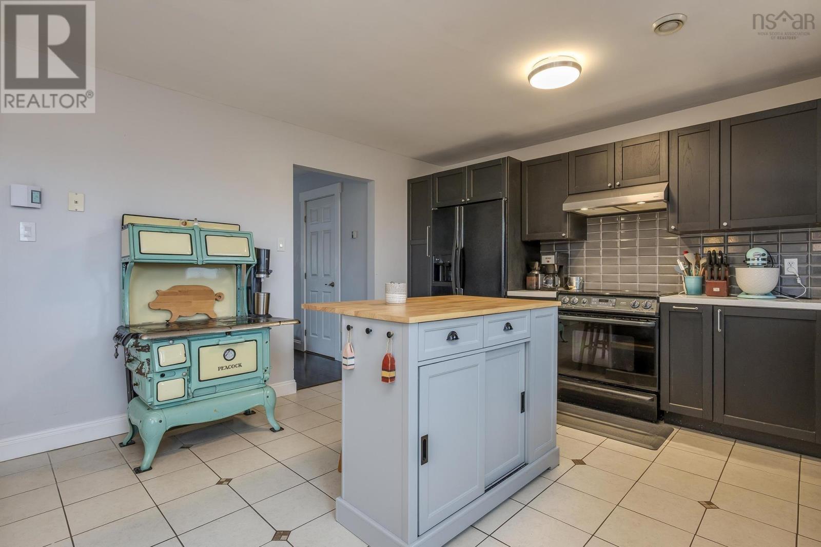 291 Charles Road, Timberlea, Nova Scotia  B3T 1N6 - Photo 9 - 202505993