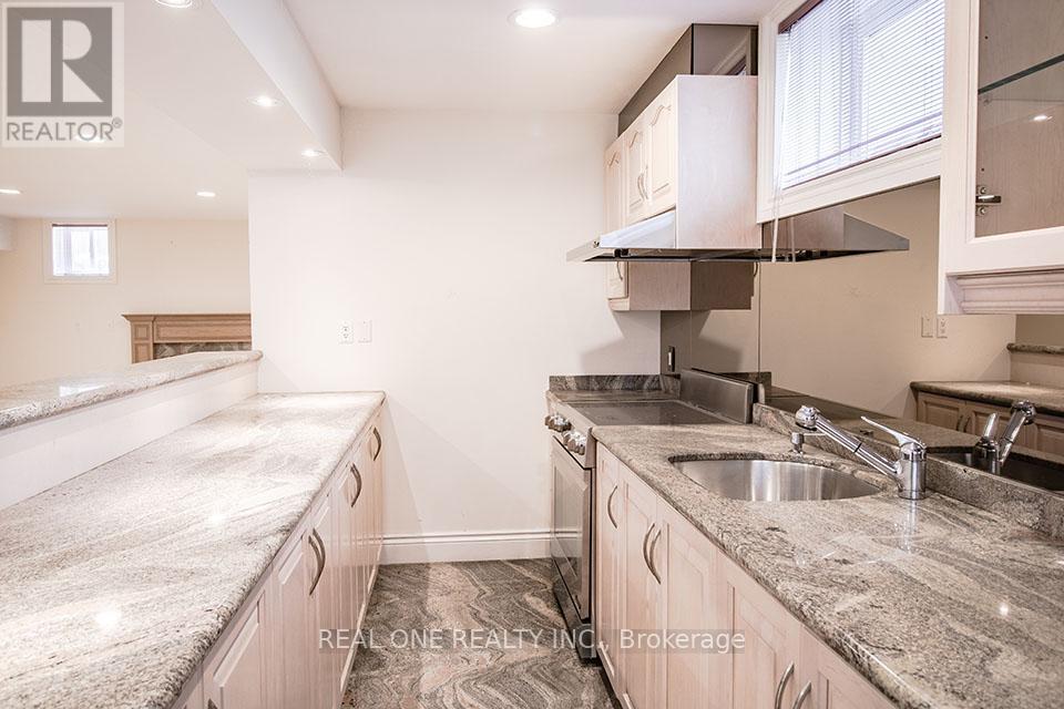 50 Yorkminster Road, Toronto, Ontario  M2P 1M3 - Photo 34 - C12045457