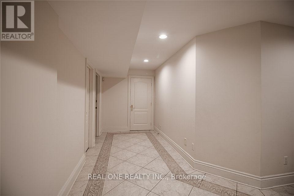 50 Yorkminster Road, Toronto, Ontario  M2P 1M3 - Photo 36 - C12045457