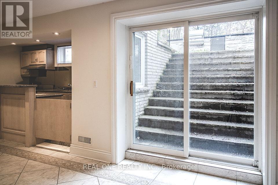 50 Yorkminster Road, Toronto, Ontario  M2P 1M3 - Photo 37 - C12045457