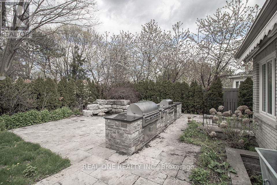 50 Yorkminster Road, Toronto, Ontario  M2P 1M3 - Photo 43 - C12045457