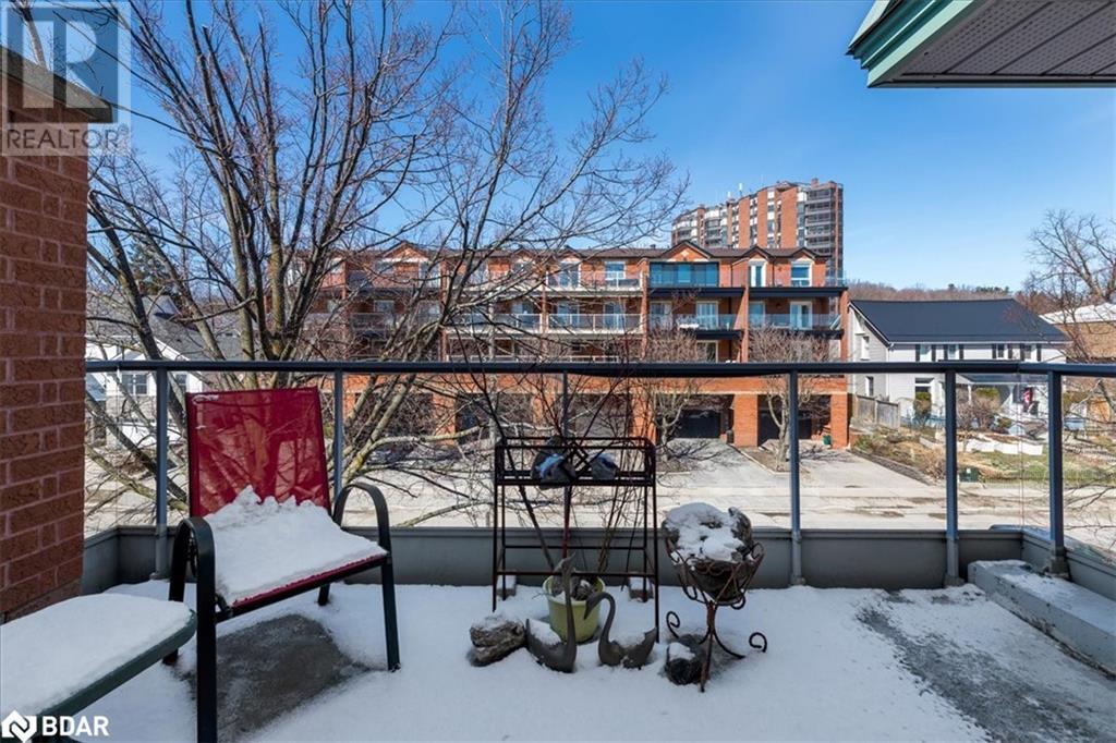 21 Kempenfelt Drive Unit# 301, Barrie, Ontario  L4M 1B8 - Photo 8 - 40710286