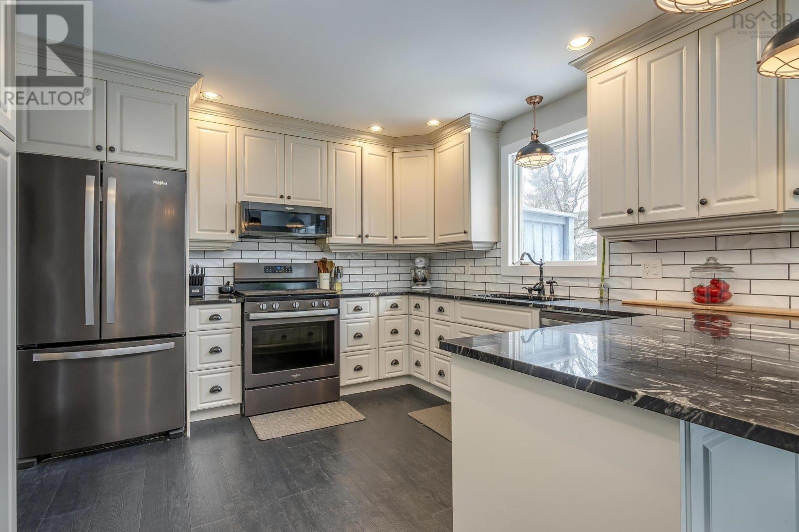 737 Lakeview Avenue, Middle Sackville, Nova Scotia  B4E 3B8 - Photo 11 - 202505986