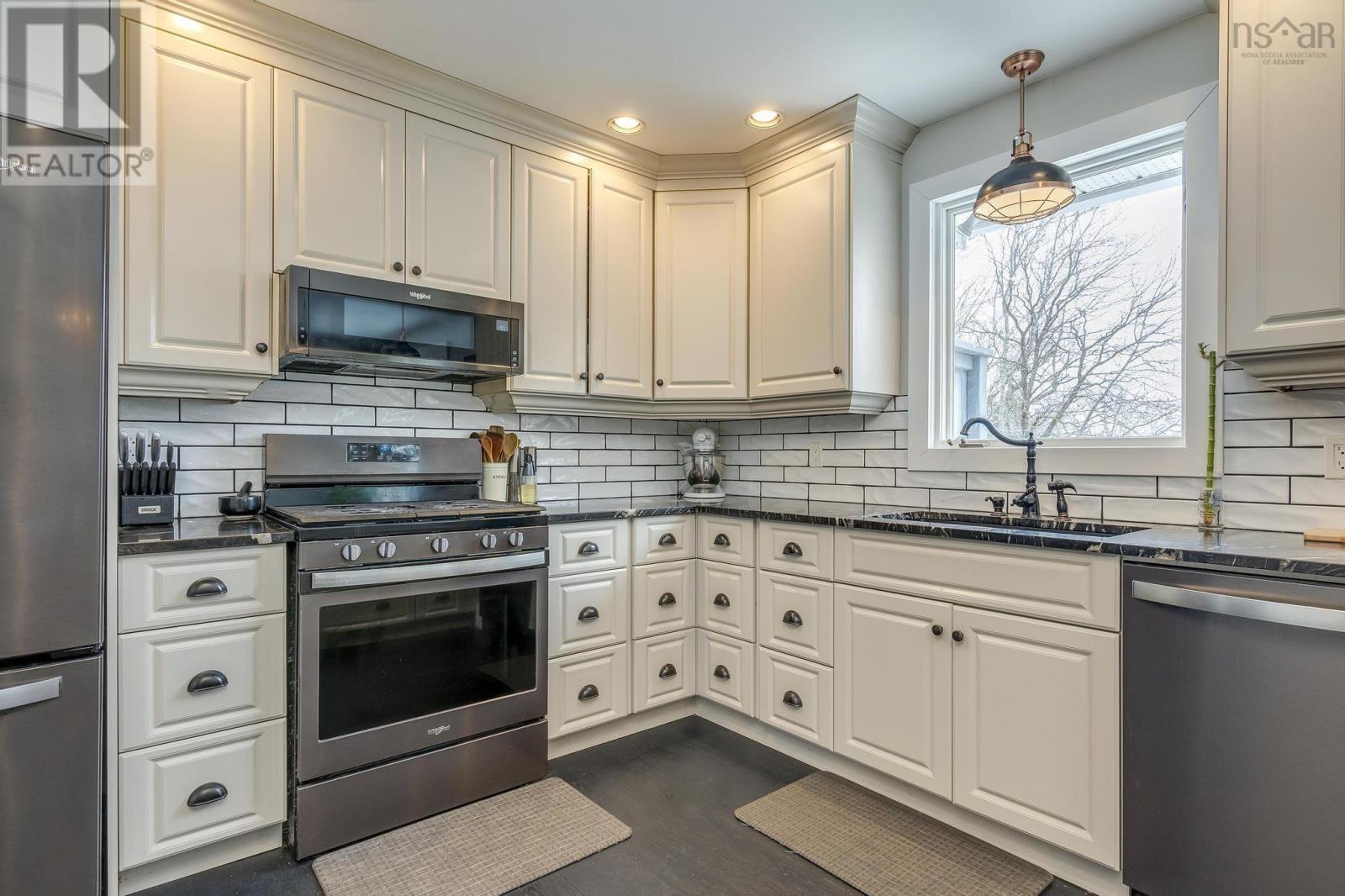 737 Lakeview Avenue, Middle Sackville, Nova Scotia  B4E 3B8 - Photo 12 - 202505986