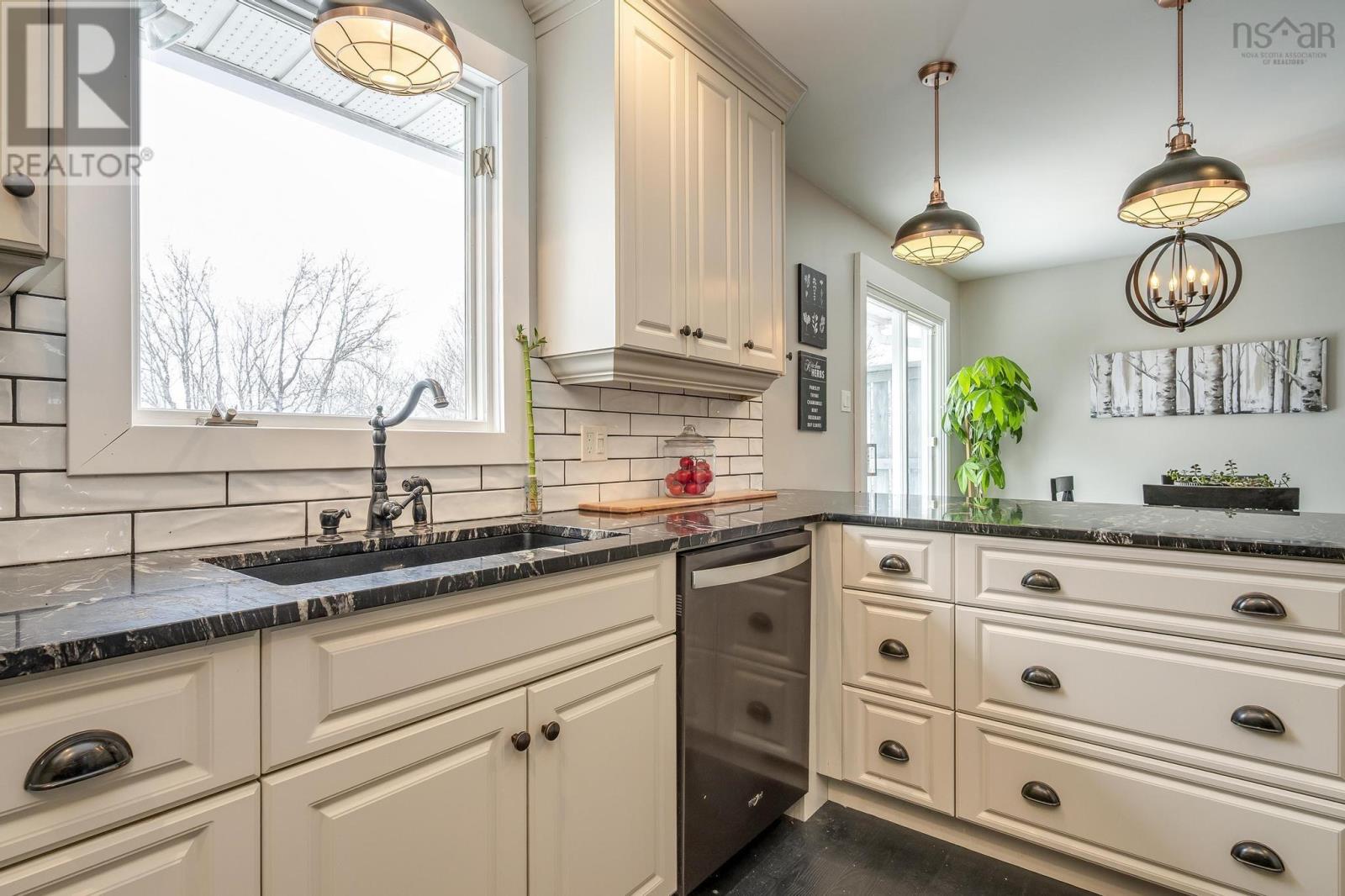 737 Lakeview Avenue, Middle Sackville, Nova Scotia  B4E 3B8 - Photo 14 - 202505986