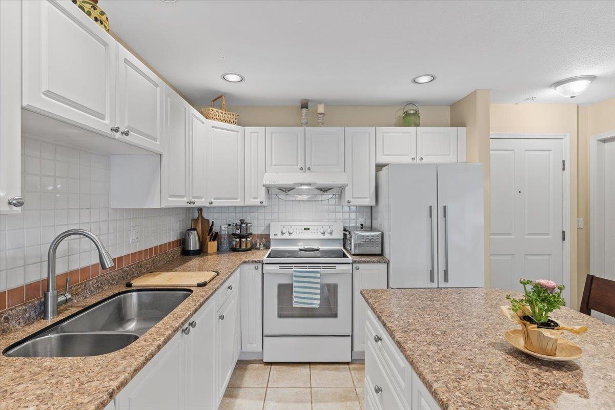 204 1153 Vidal Street, White Rock, British Columbia  V4B 3T4 - Photo 9 - R2980784
