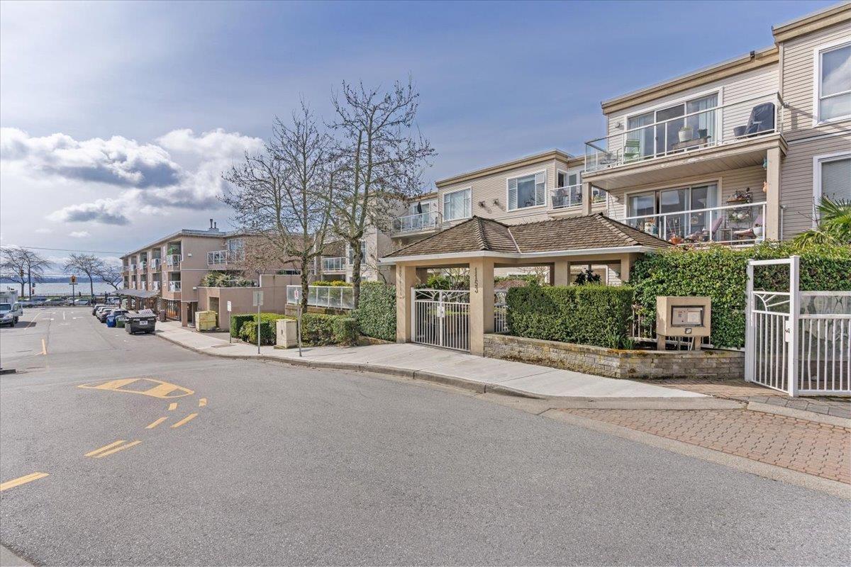 204 1153 Vidal Street, White Rock, British Columbia  V4B 3T4 - Photo 1 - R2980784