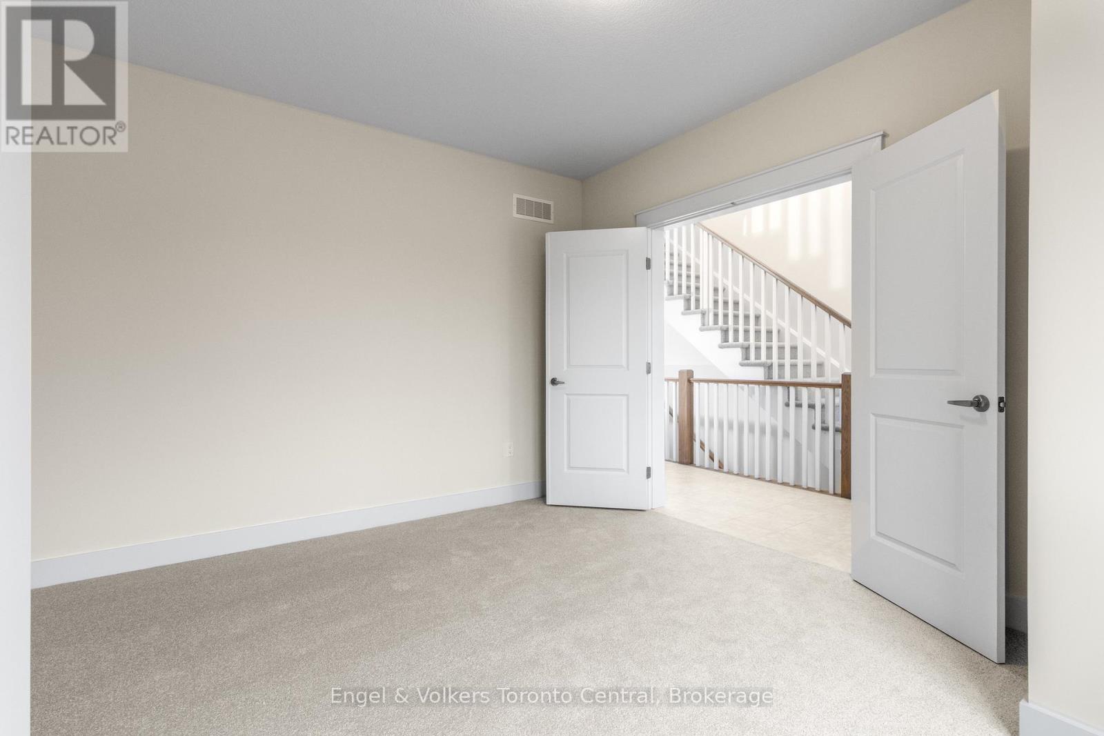 260 Snowberry Lane, Georgian Bluffs, Ontario  N0H 1S0 - Photo 7 - X12045775