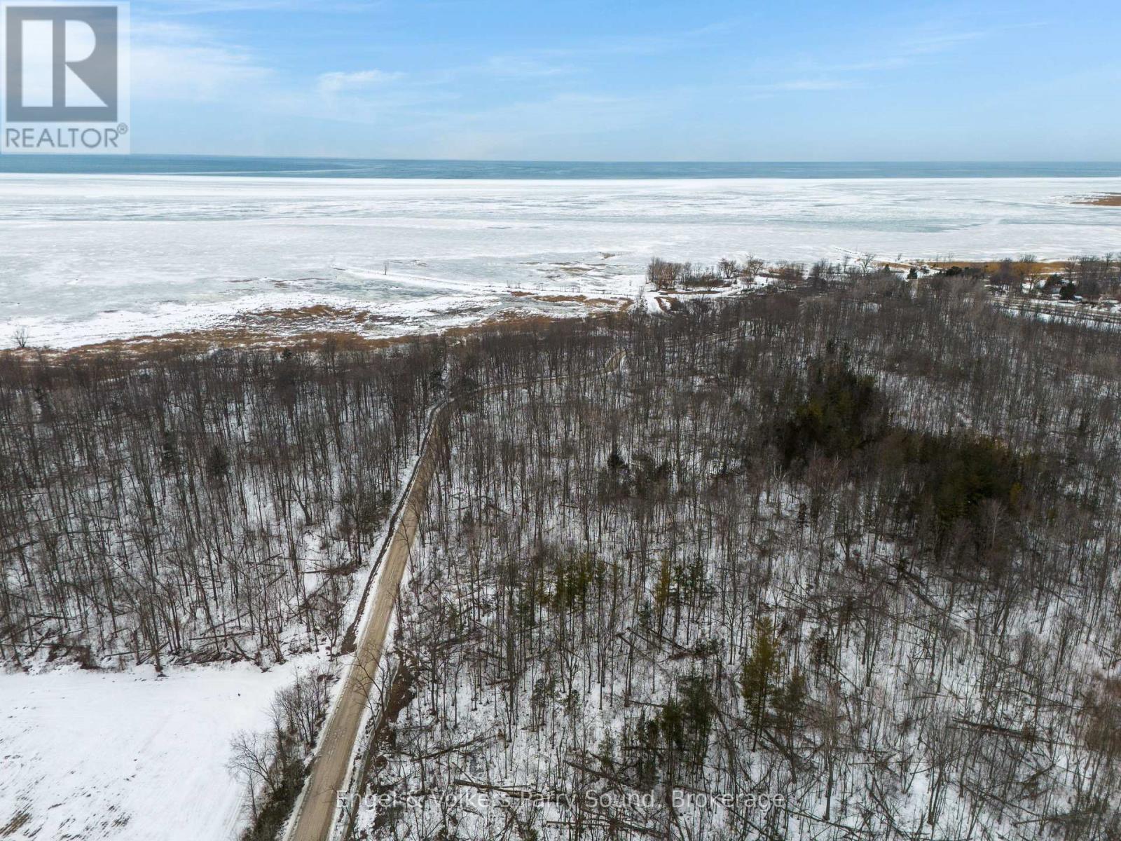 9024 Wood Drive, Lambton Shores, Ontario  N0N 1J0 - Photo 4 - X12045790