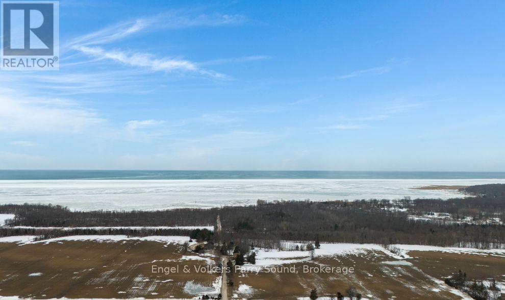 9024 Wood Drive, Lambton Shores, Ontario  N0N 1J0 - Photo 5 - X12045790