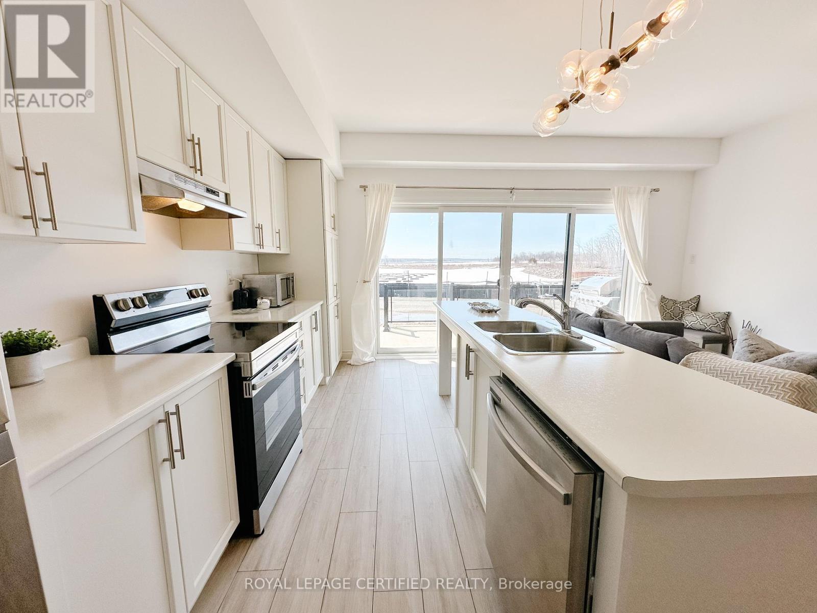 80 Marina Village Drive, Georgian Bay (Baxter), Ontario  L0K 1S0 - Photo 11 - X12016060