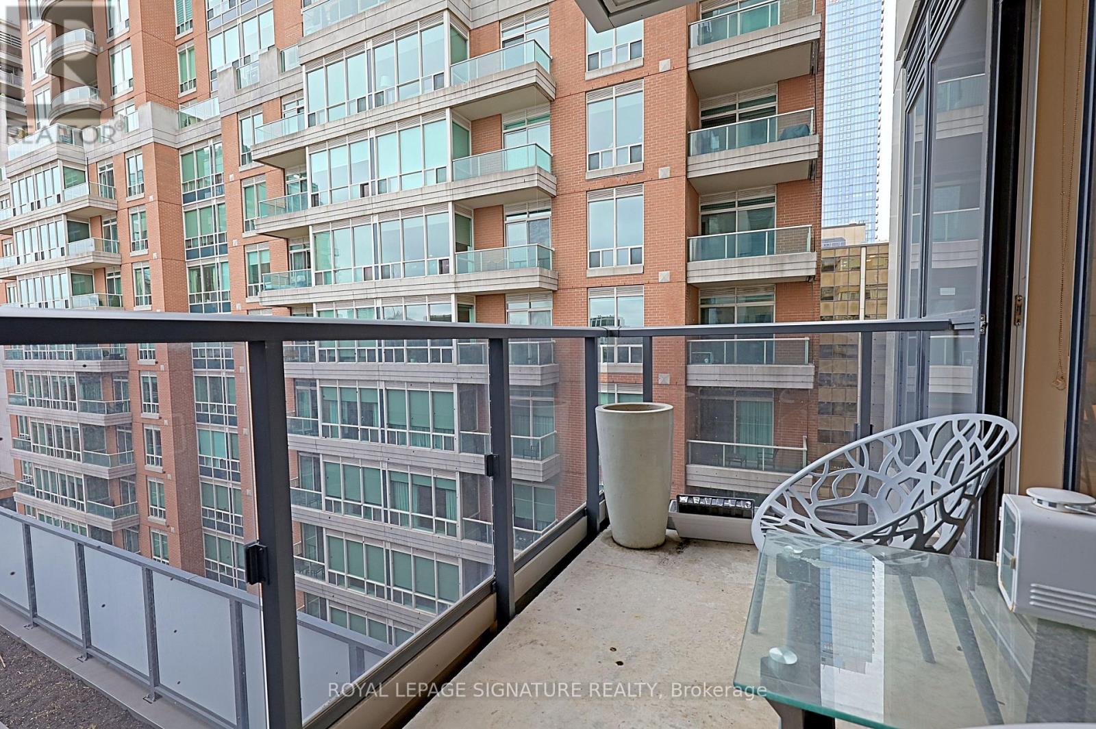 807 - 88 Cumberland Street, Toronto, Ontario  M5R 1A3 - Photo 19 - C12045715