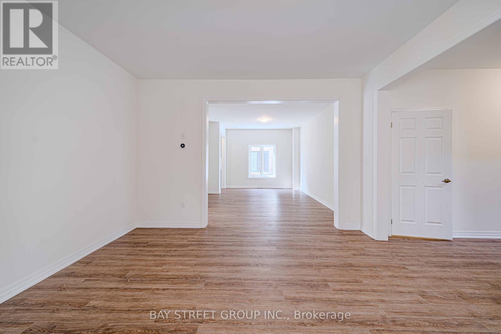 21 Stennett Drive W, Georgina, Ontario  L4P 0J5 - Photo 10 - N12045843