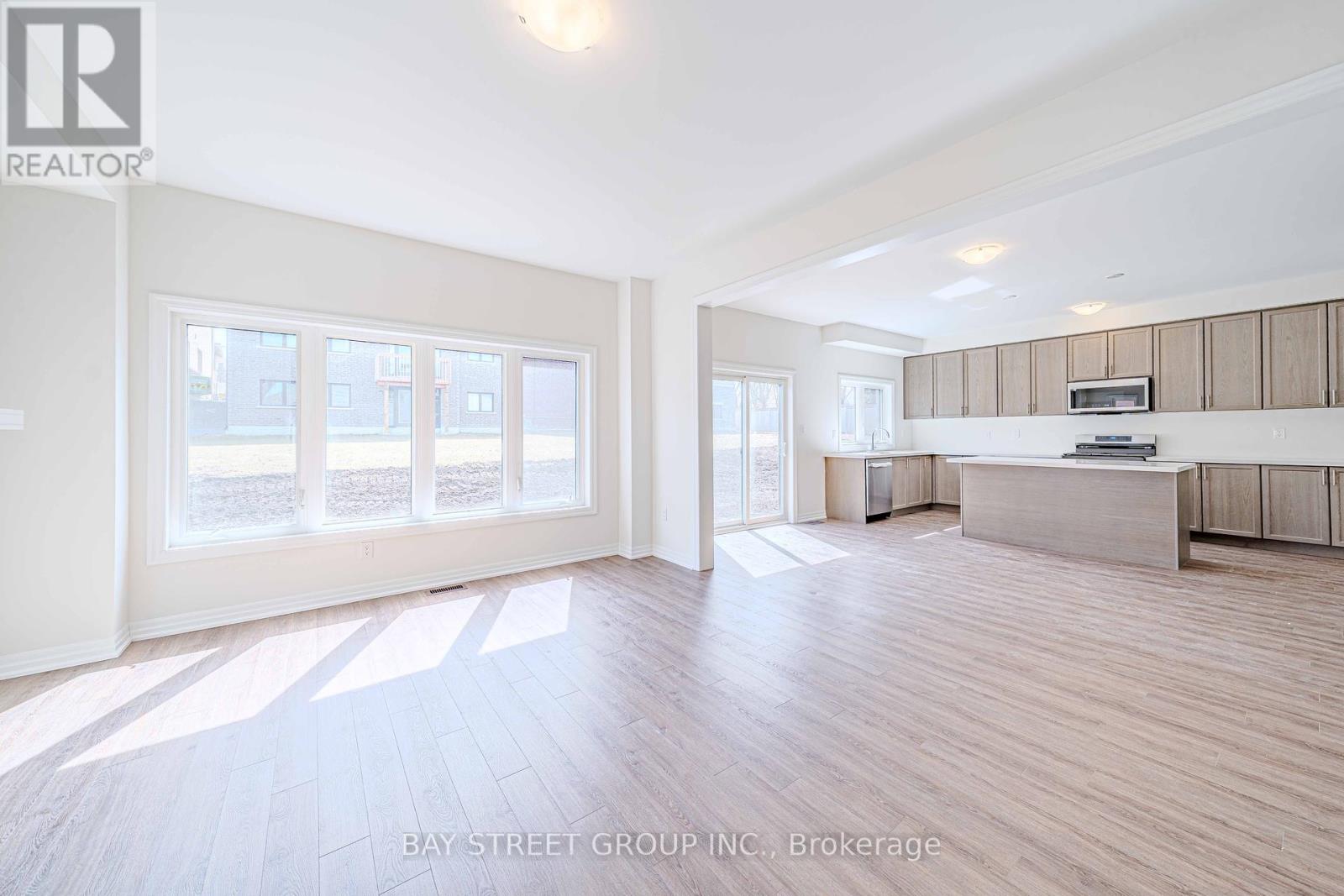 21 Stennett Drive W, Georgina, Ontario  L4P 0J5 - Photo 18 - N12045843
