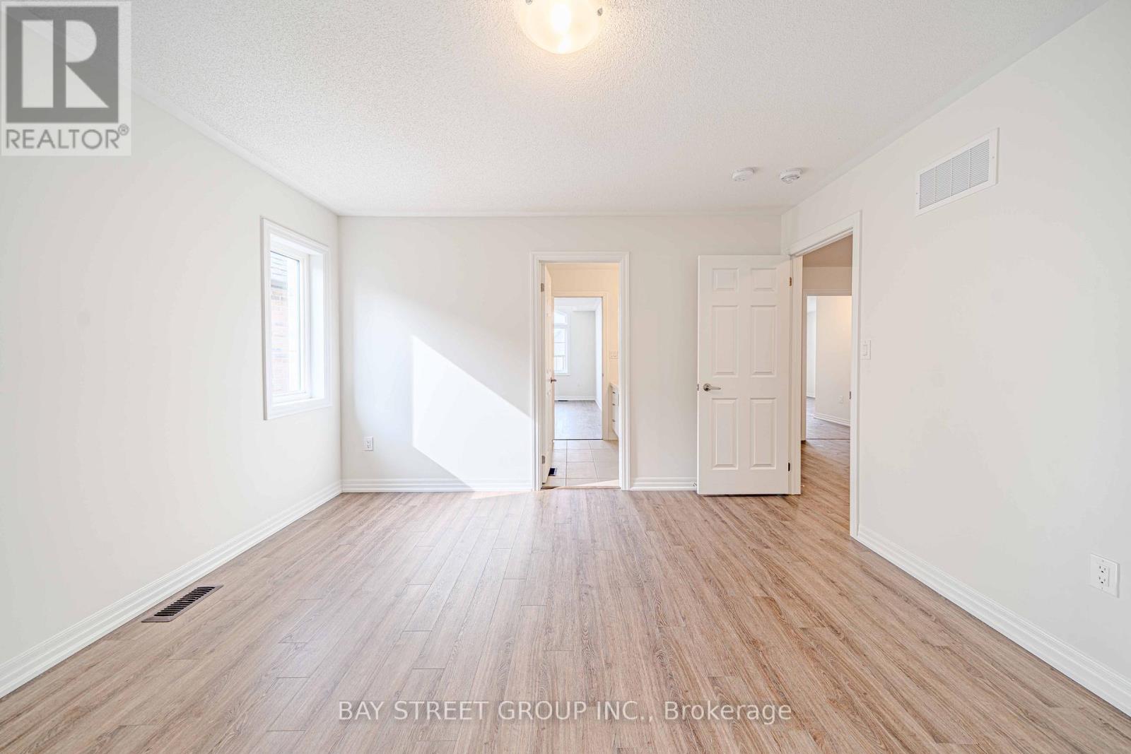 21 Stennett Drive W, Georgina, Ontario  L4P 0J5 - Photo 35 - N12045843