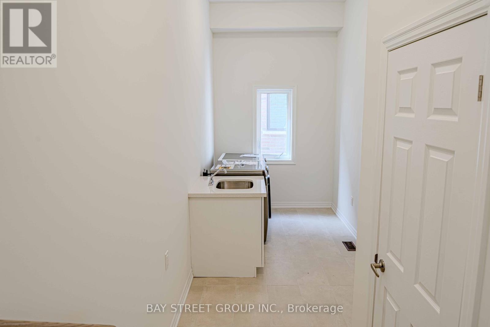 21 Stennett Drive W, Georgina, Ontario  L4P 0J5 - Photo 6 - N12045843