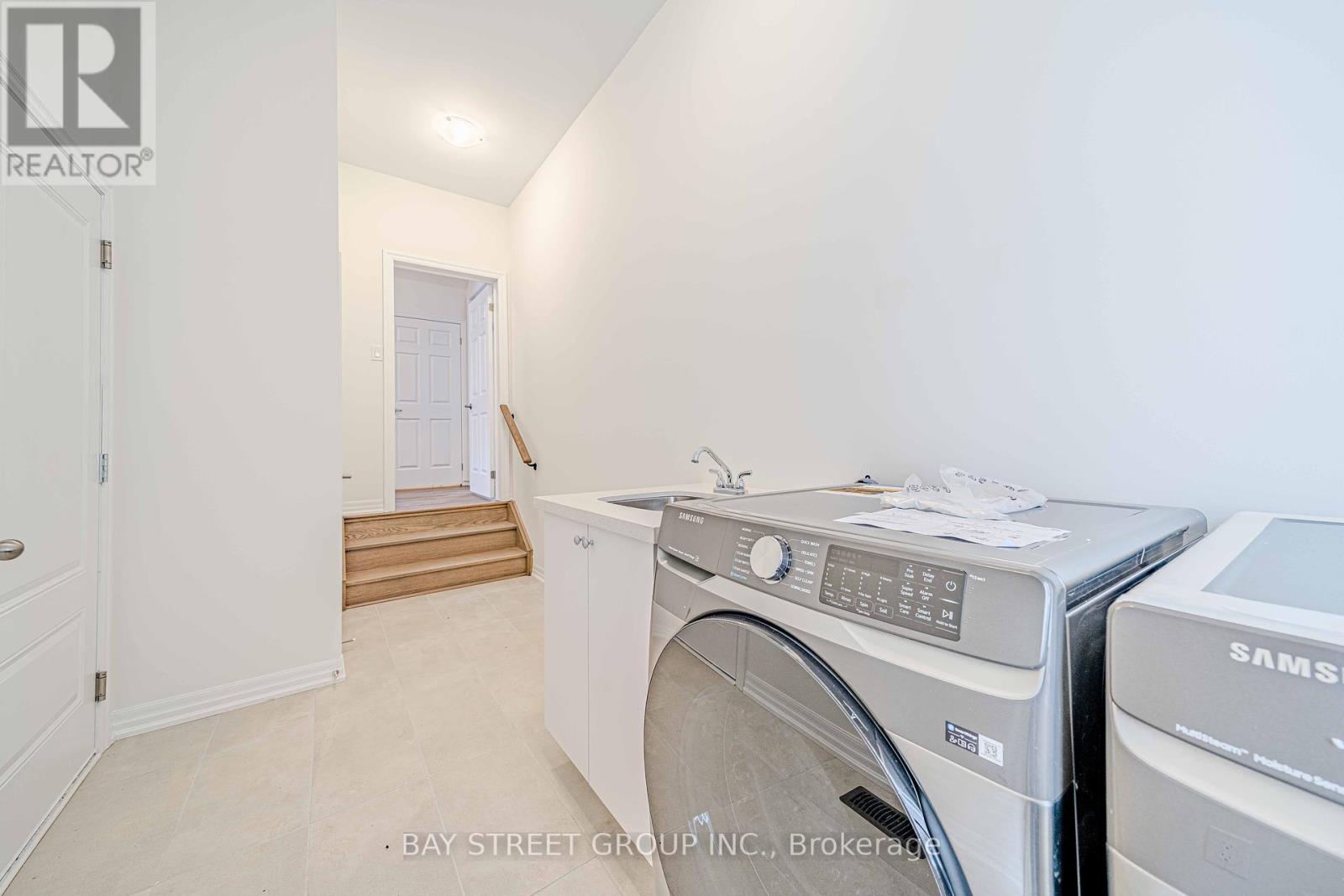 21 Stennett Drive W, Georgina, Ontario  L4P 0J5 - Photo 7 - N12045843