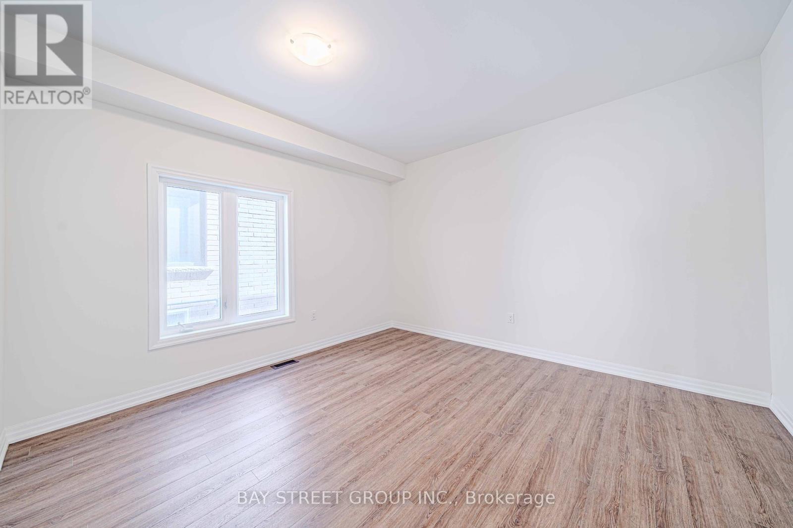21 Stennett Drive W, Georgina, Ontario  L4P 0J5 - Photo 8 - N12045843