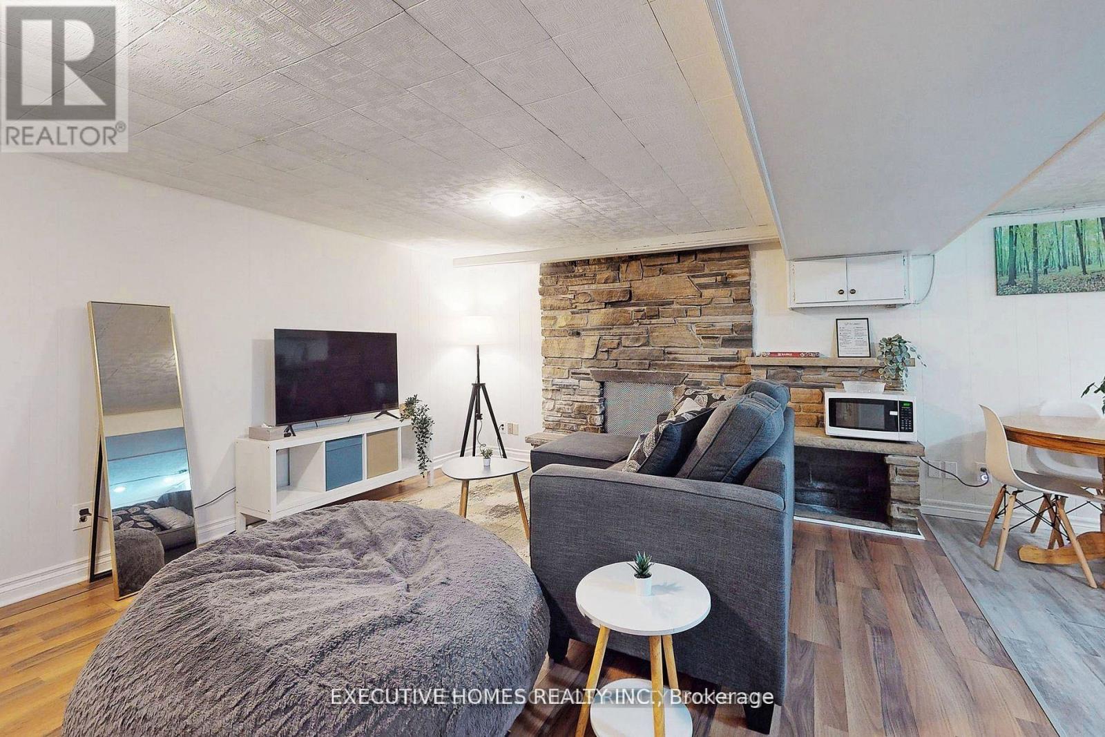 Basement - 2221 Ghent Avenue, Burlington (Brant), Ontario  L7R 1Y6 - Photo 3 - W12045747