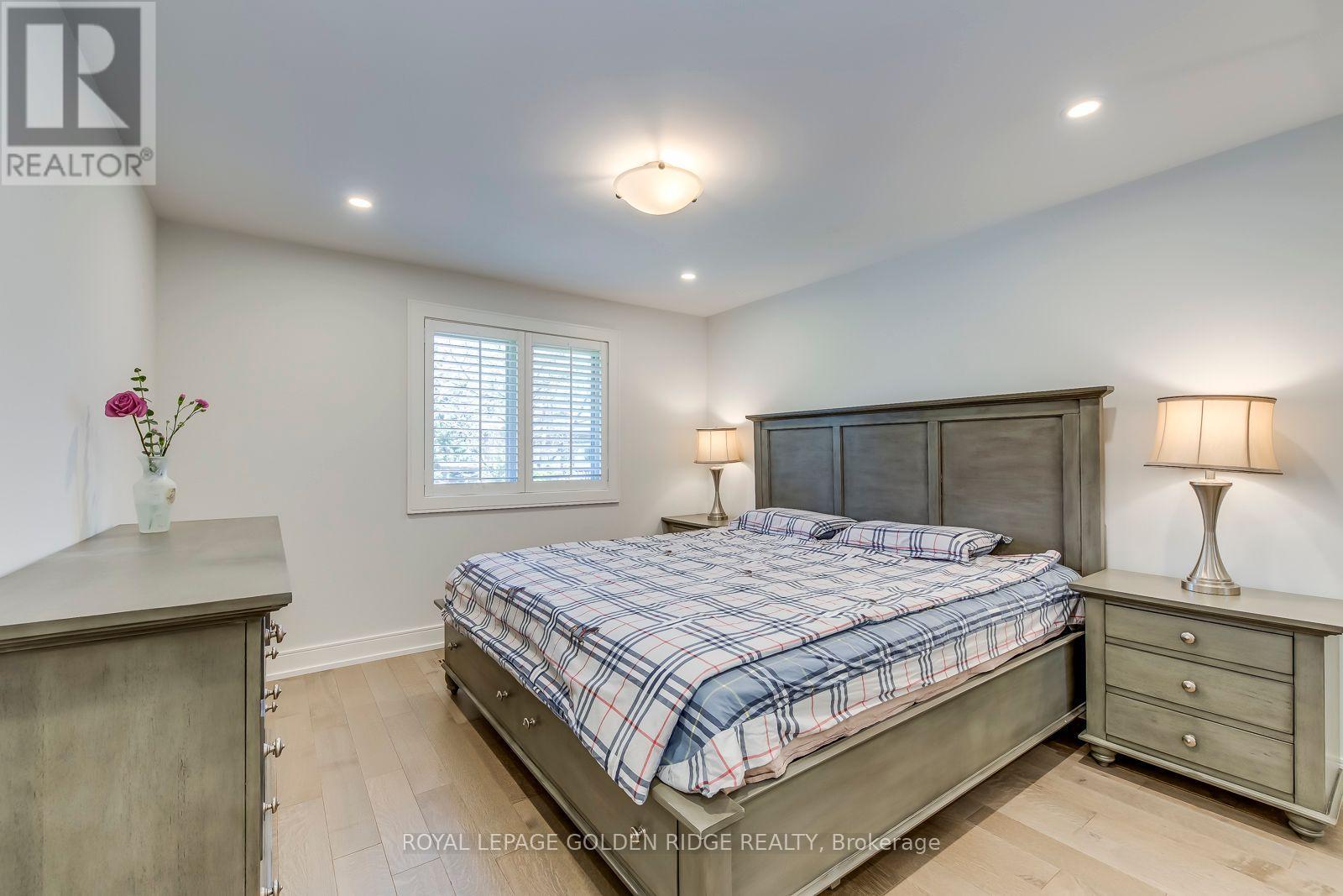 2220 Elmhurst Avenue, Oakville, Ontario  L6J 5G7 - Photo 12 - W12045770