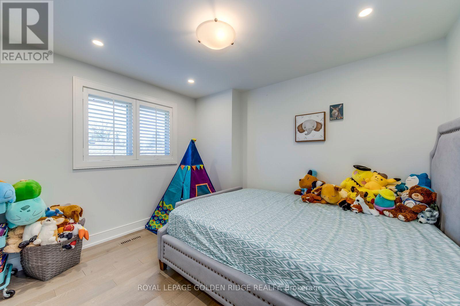 2220 Elmhurst Avenue, Oakville, Ontario  L6J 5G7 - Photo 13 - W12045770