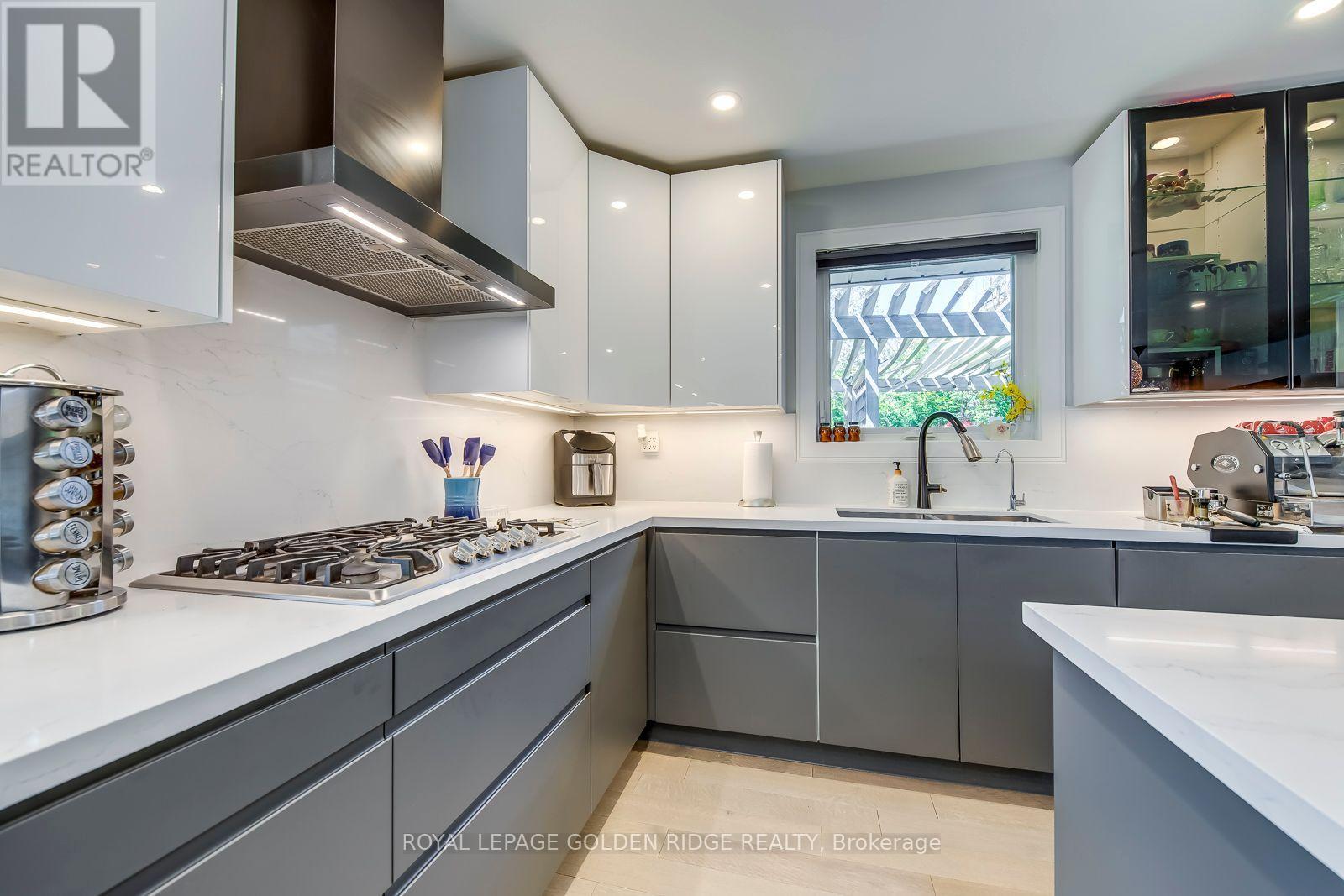 2220 Elmhurst Avenue, Oakville, Ontario  L6J 5G7 - Photo 8 - W12045770